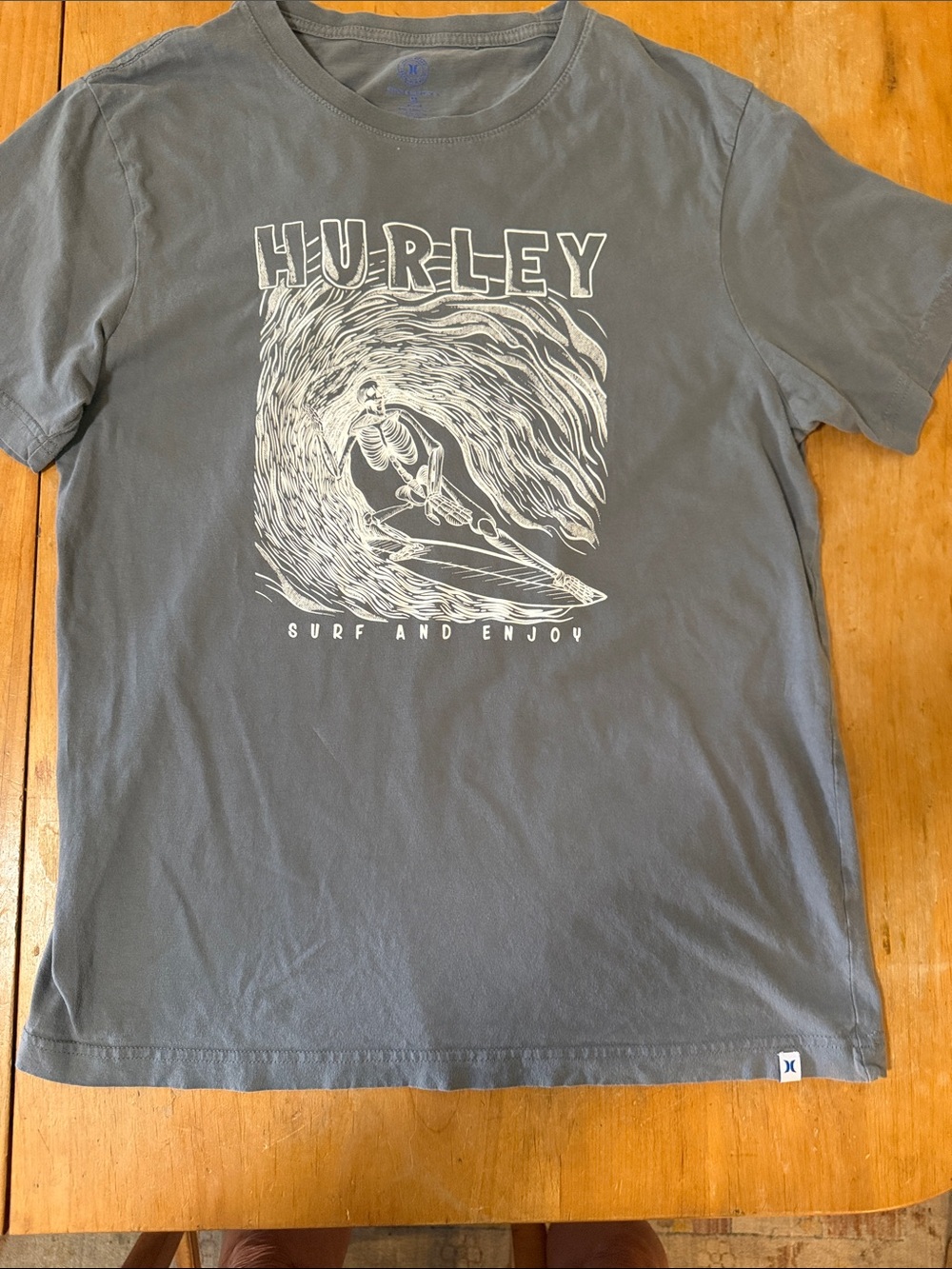 Hurley Men’s Gray Surf Graphic Tee sz M skeleton